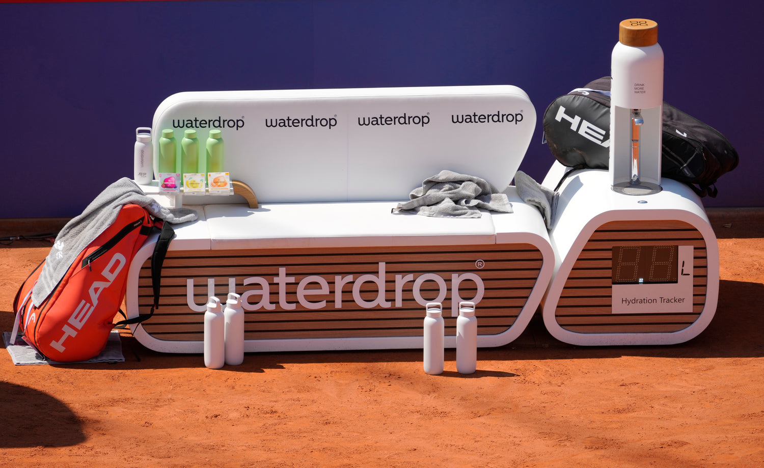 waterdrop goccia sul campo da tennis